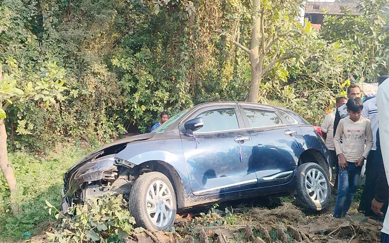 बहराइच: अनियंत्रित कार ने बाइक में मारी ठोकर, पति-पत्नी हुए गंभीर रूप से घायल 