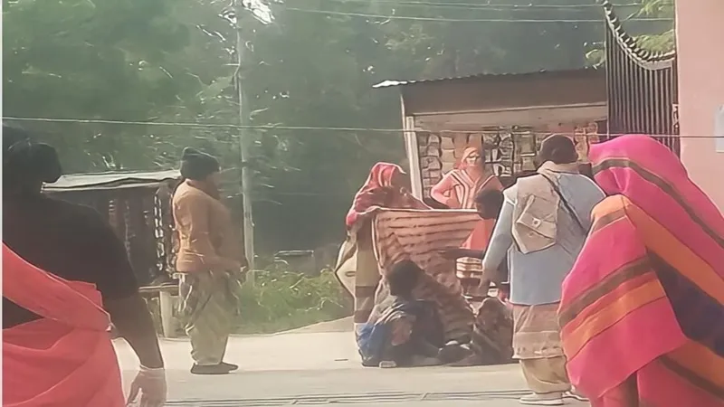 रायबरेली: सीएचसी गेट के सामने गर्भवती ने बच्चे को दिया जन्म, अस्पताल परिसर में मचा हड़कंप 