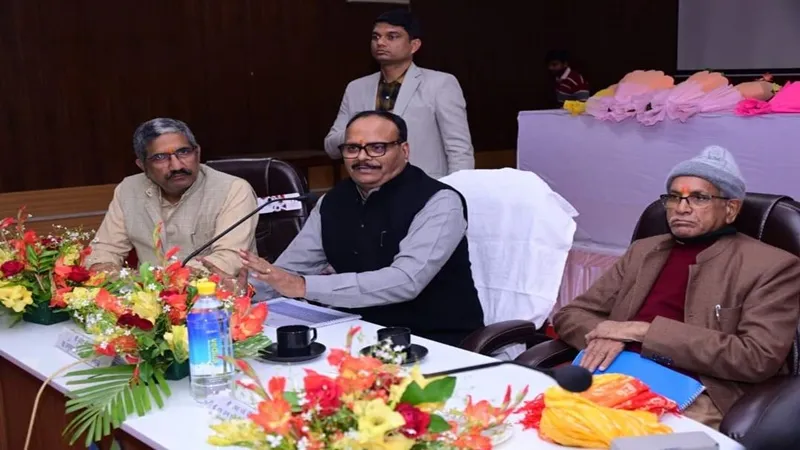एक माह तक अस्पताल रहें अलर्ट, अयोध्या में बोले ब्रजेश पाठक- आरक्षित किए जाएं 300 बेड