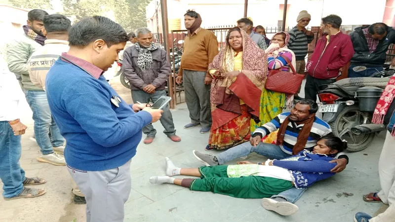रायबरेली: मरीज को चिकित्सक ने भगाया, कहा- लड़की नाटक रही, परिजनों ने किया हंगामा 