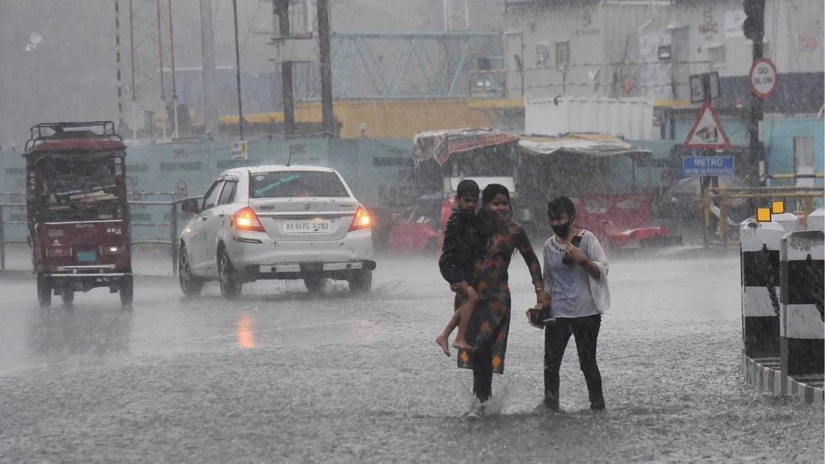 तमिलनाडु में भारी बारिश से सामान्य जनजीवन अस्त-व्यस्त, कल कार्यालय और स्कूल बंद करने की घोषणा 