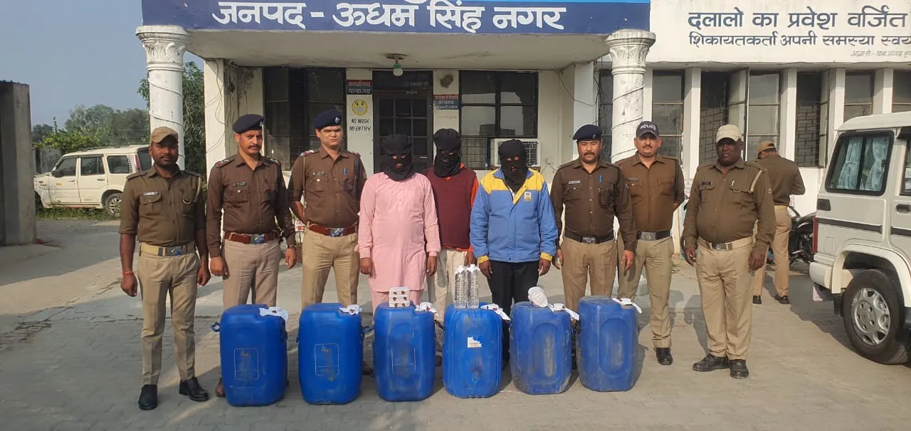 काशीपुर: प्रतिष्ठित फैक्ट्री के एल्कोहल से भरे टैंकर में से चोरी कर रहे थे एल्कोहल