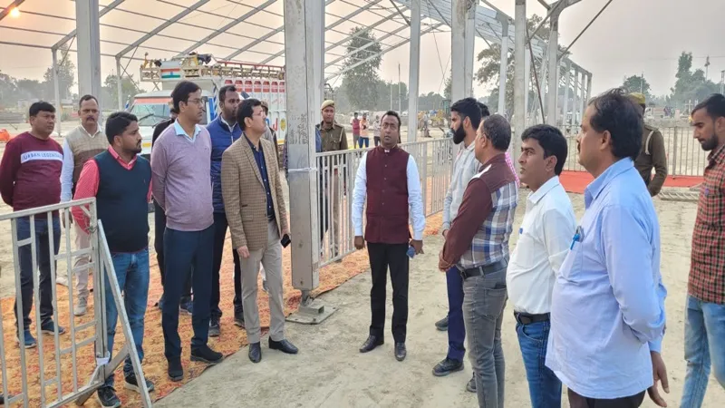 अयोध्या: एयरपोर्ट और पीएम के जनसभा स्थल का निरीक्षण कर परखीं व्यवस्थाएं