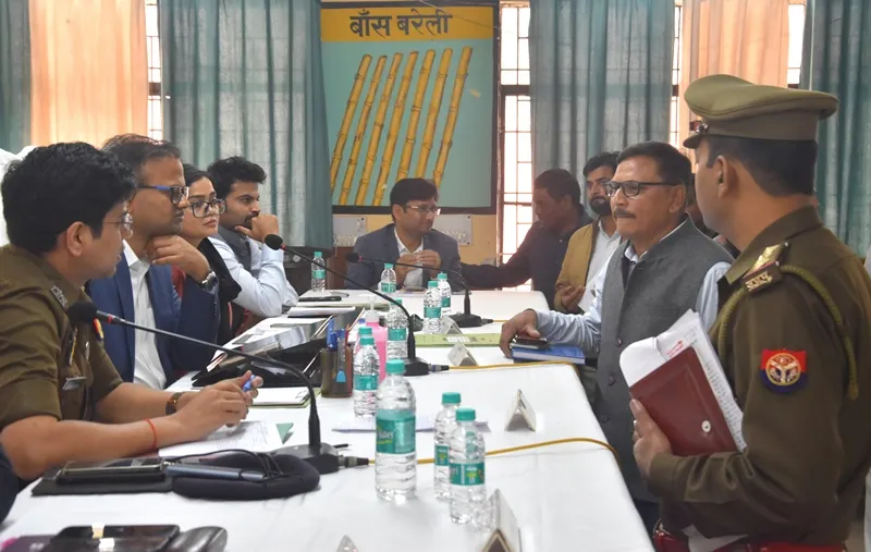 बरेली: बैंकों की मनमानी...कहीं लोन नहीं दिया, कहीं फाइल पास कराने के नाम पर पैसा काट लिया