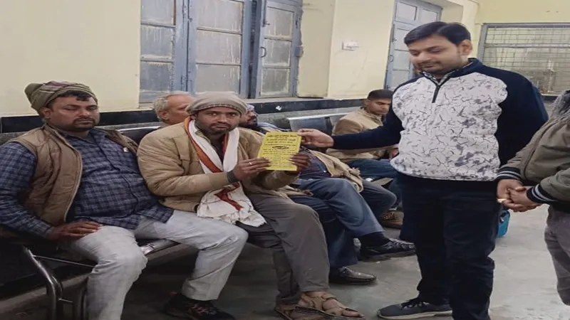 सुलतानपुर: सांता क्लॉस बन रात में खुले में सो रहे गरीबों के पास पहुंचे डूडा के अधिकारी, ठंड से बचाव के लिए भेजा सेल्टर होम