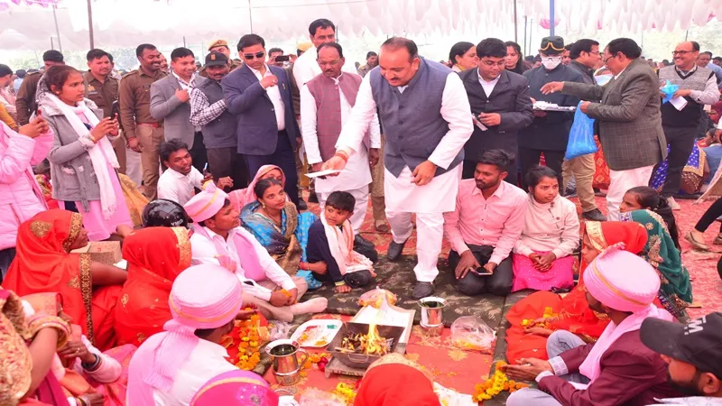 रायबरेली: सीएम सामूहिक विवाह में 290 जोड़ों ने थामा एक दूसरे का हाथ