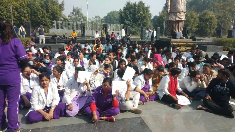 लखनऊ: कल्याण सिंह कैंसर संस्थान में हड़ताल जारी, कम पर जल्द वापस लौटेंगे डॉक्टर और कर्मचारी