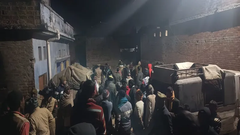 बहराइच: मारपीट में घायल युवक की मौत के बाद  गांव में दो थानों की पुलिसतैनात, एसपी ने लिया जायजा