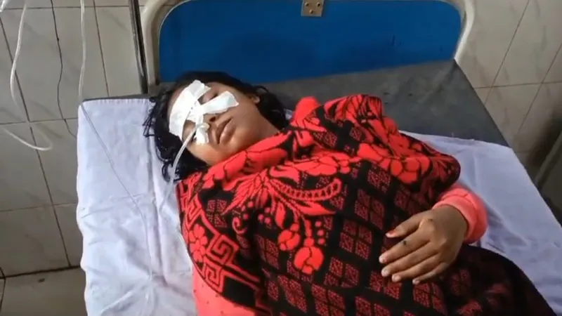अंबेडकरनगर: फूड प्वाइजनिंग से एक ही परिवार के चार लोग बीमार, जिला अस्पताल में भर्ती