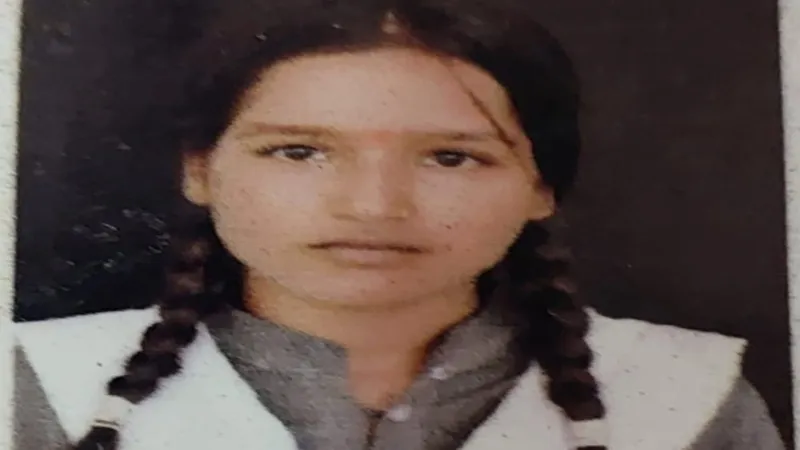 गोंडा: अनियंत्रित ट्रैक्टर ट्रॉली ने साइकिल सवार छात्रा को रौंदा, मौत 