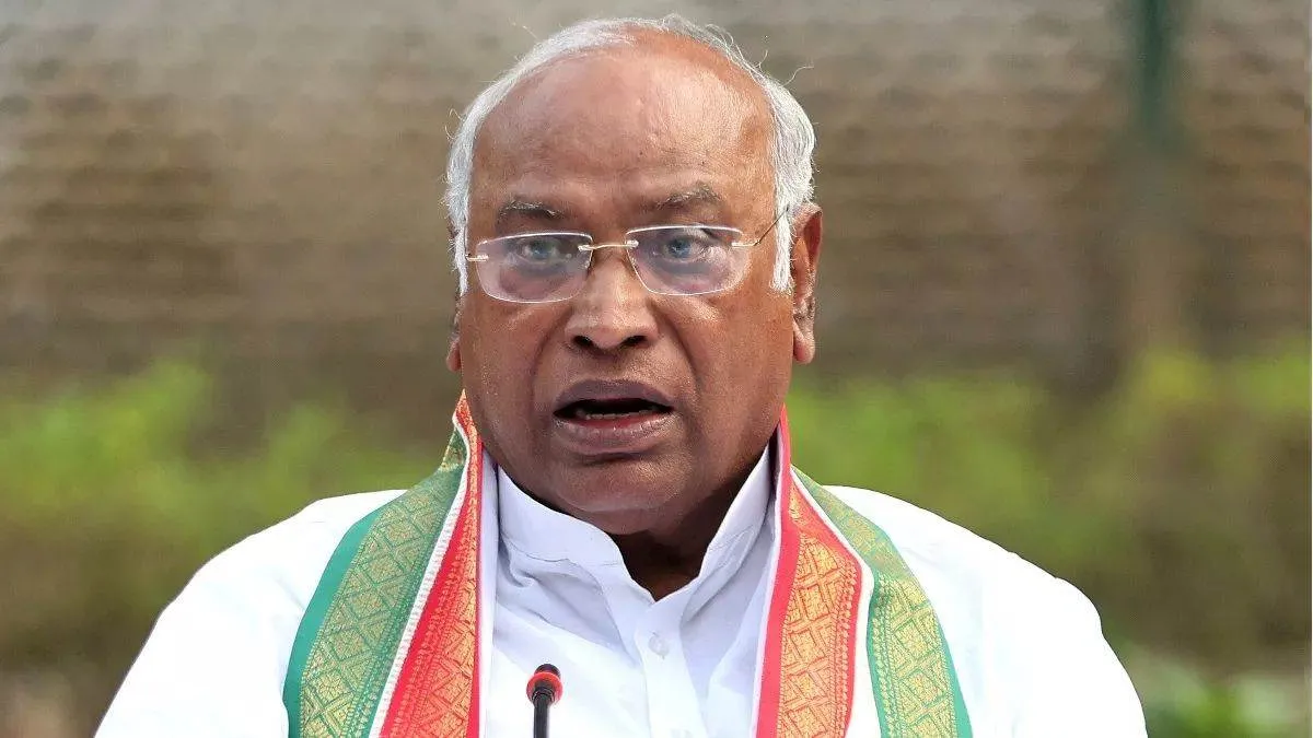 MP: कांग्रेस विधायक दल ने अपना नेता चुनने के लिए किया मल्लिकार्जुन खरगे को अधिकृत 