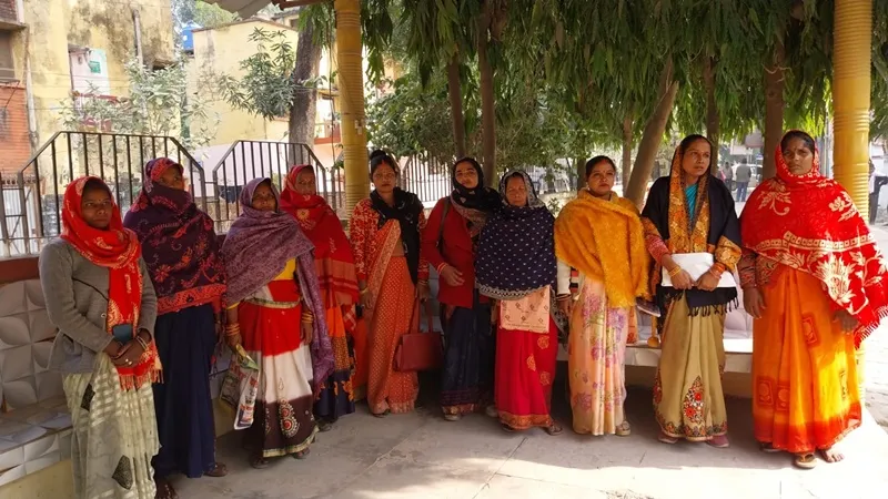 बहराइच: मानदेय की मांग को लेकर स्वयं सहायता समूह की महिलाओं ने कलेक्ट्रेट में किया प्रदर्शन