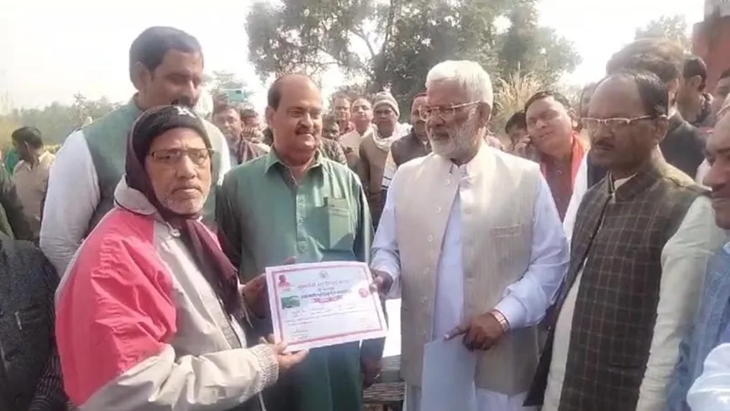 रायबरेली: मंत्री स्वतंत्र देव सिंह ने ग्राम पंचायत का किया निरीक्षण, किसानों से की वार्ता