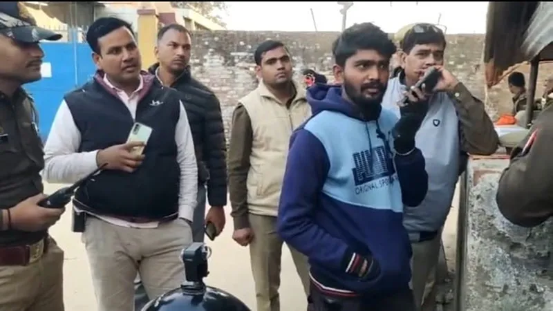 अयोध्या: राम जन्मभूमि परिसर के निकट पकड़ा गया संदिग्ध, खुफिया एजेंसी कर रही पूछताछ