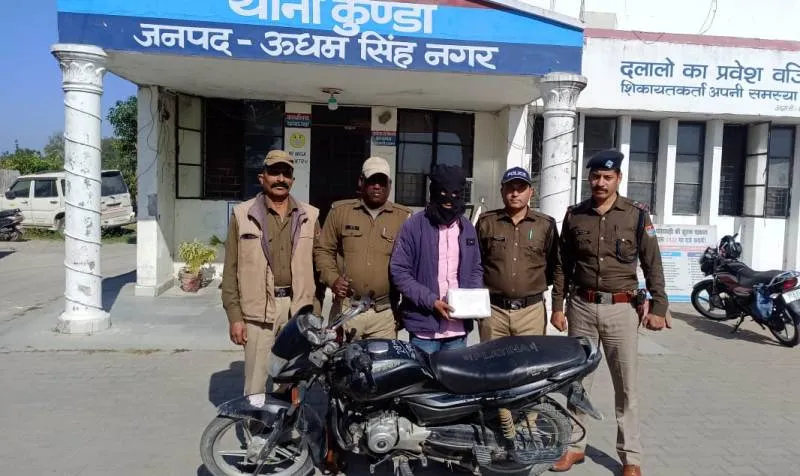 काशीपुर: बिना नंबर प्लेट बाइक सवार अवैध तमंचे के साथ गिरफ्तार