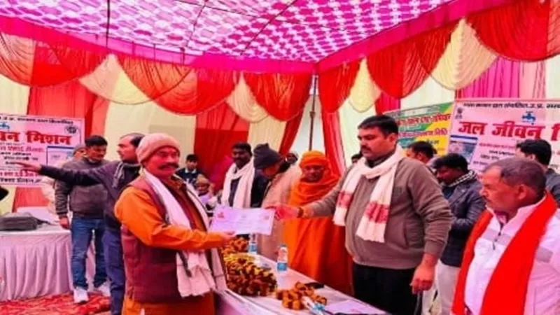 संत कबीर नगर: सदर विधायक के पैतृक गांव पहुंची विकसित भारत संकल्प यात्रा