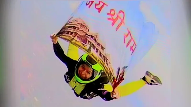 प्रयागराज की बेटी ने रचा इतिहास: राम मंदिर ध्वज लेकर 13000 फीट की ऊंचाई से लगाई छलांग