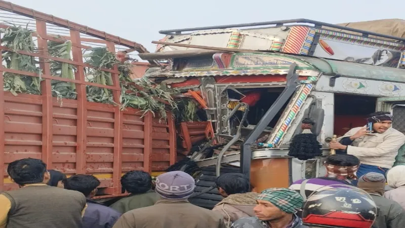 सीतापुर में NH पर ट्रक और डीसीएम की आमने-सामने भिड़ंत, तीन घायल - हालत गंभीर 