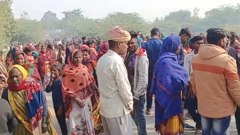 सुल्तानपुर : रामजी निषाद का शव सड़क पर रखकर परिजनों ने लगाया जाम