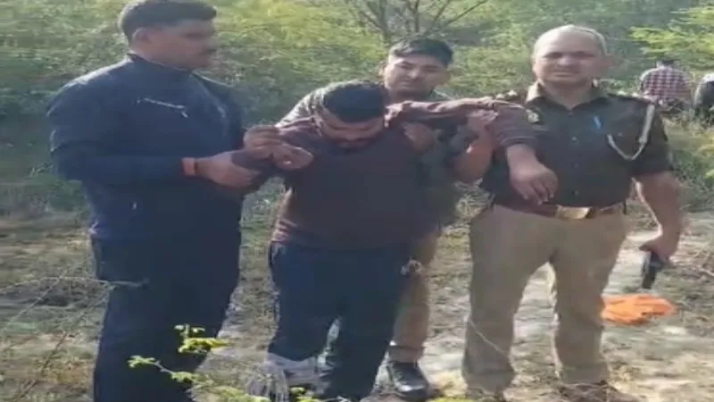 बाराबंकी डकैती : माल बरामद करने के दौरान पुलिस और बदमाशों में मुठभेड़, दो इनामी गिरफ्तार 