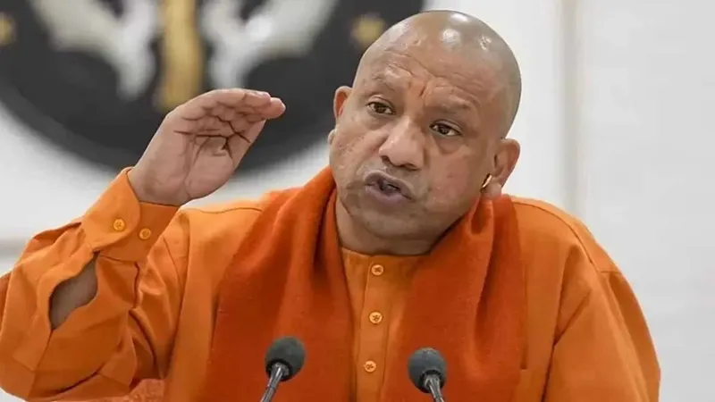 लखनऊ: कंबल ना खरीदने पर तीन जिलों के डीएम से जवाब-तलब