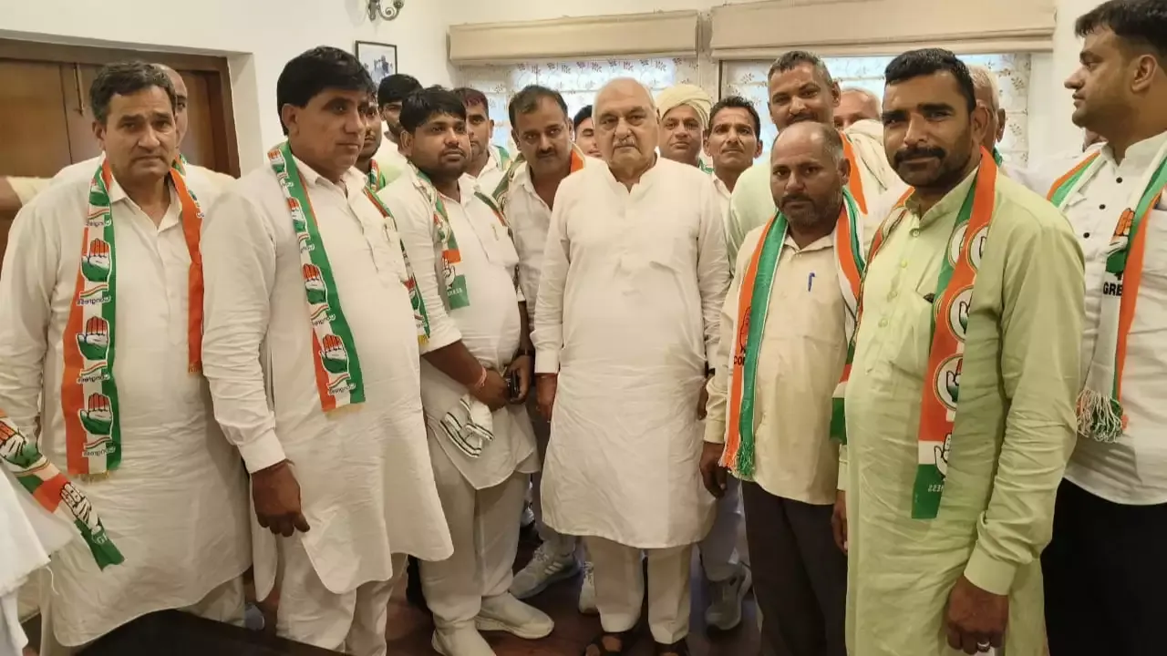 भाजपा, जजपा और इनेलो के करीब 50 पार्षद, सरपंच, नम्बरदार कांग्रेस में हुए शामिल 