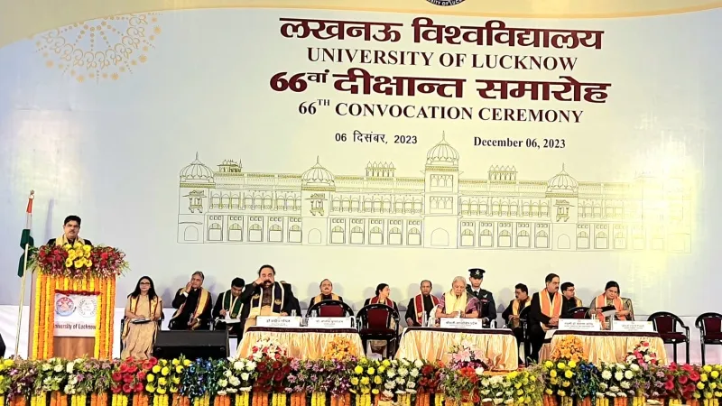 Lucknow University 66th Convocation : राज्यपाल की अध्यक्षता में शुरू हुआ दीक्षांत समारोह, मेधावियों को दिए जा रहे डिग्री और मेडल 