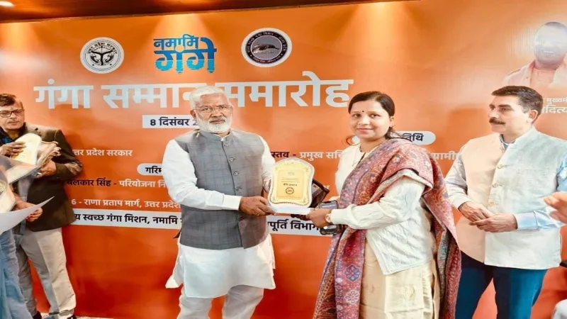 गंगा सम्मान से नवाजी गईं EO बहराइच, स्वतंत्र देव सिंह ने लखनऊ में किया सम्मानित  