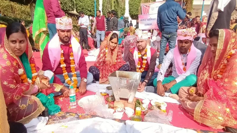 संभल: गूंजी खुशियों की शहनाई, एक दूजे के हुए 120 जोड़े... खिले परिजनों के चेहरे