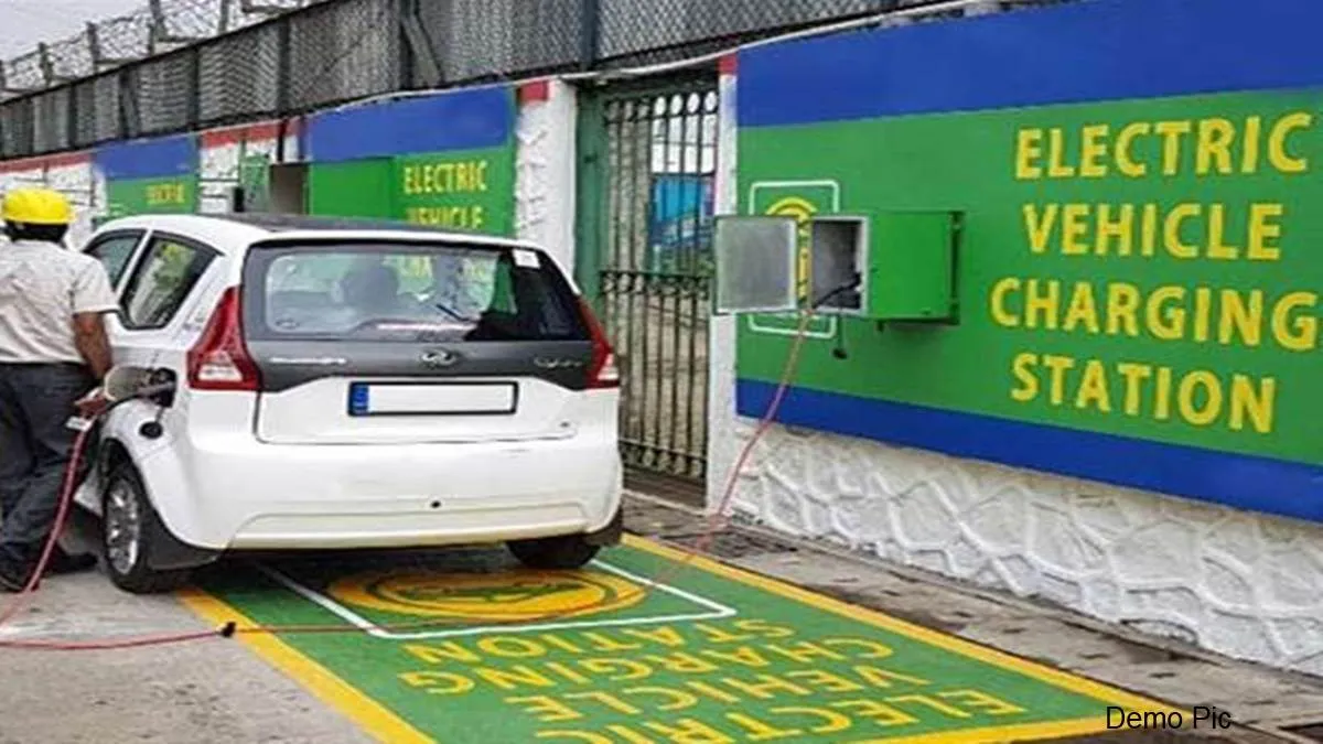 हल्द्वानी में इलेक्ट्रिक वाहन हजारों में, लेकिन चार्जिंग स्टेशन नहीं