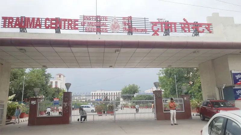 वाराणसी: ट्रामा सेंटर में अब बिना परिचय पत्र नहीं कर पाएंगे प्रवेश, जानिये अस्पताल प्रशासन ने क्यों लिया यह अहम निर्णय
