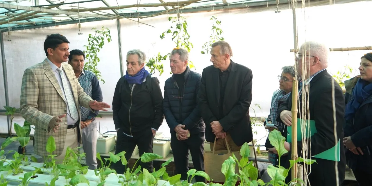 रुद्रपुर: फ्रांसीसी दल ने ली बायोटेक्नोलॉजी शोध कार्यों की जानकारी