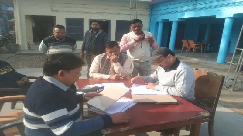 बहराइच : बिना कैमरा निगरानी के कई सेंटर पर होगा UP board exam, एसडीएम ने किया निरीक्षण
