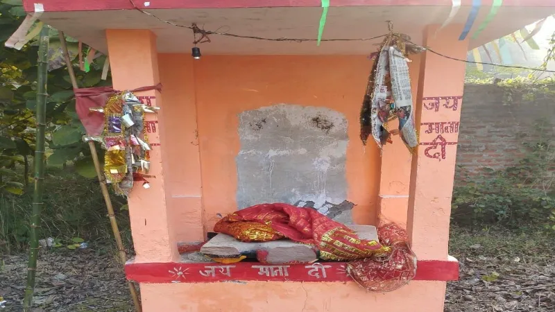 गोंडा : शरारती तत्वों ने तोड़ी देवी प्रतिमा, जांच में जुटी पुलिस