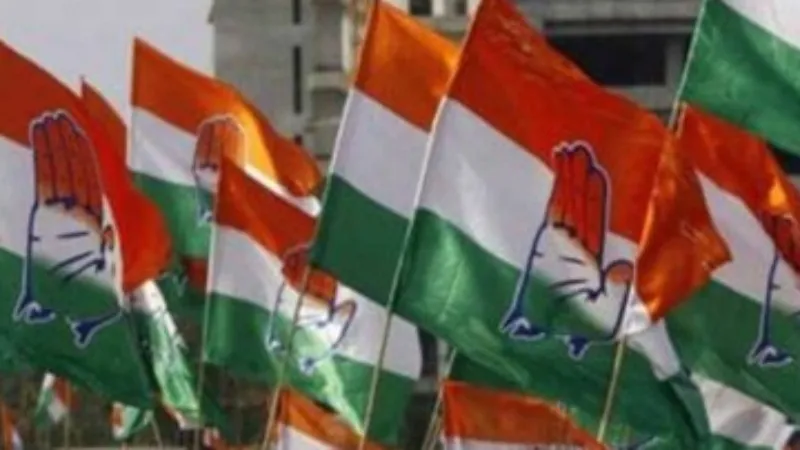 लखनऊ में महिला कांग्रेस का प्रदर्शन शुरू, जीपीओ के लिए किया कूच