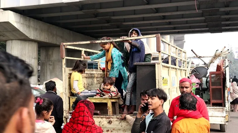 लखनऊ : अकबरनगर में नहीं होगी ध्वस्तीकरण की कार्रवाई, हाईकोर्ट ने लगाई रोक   