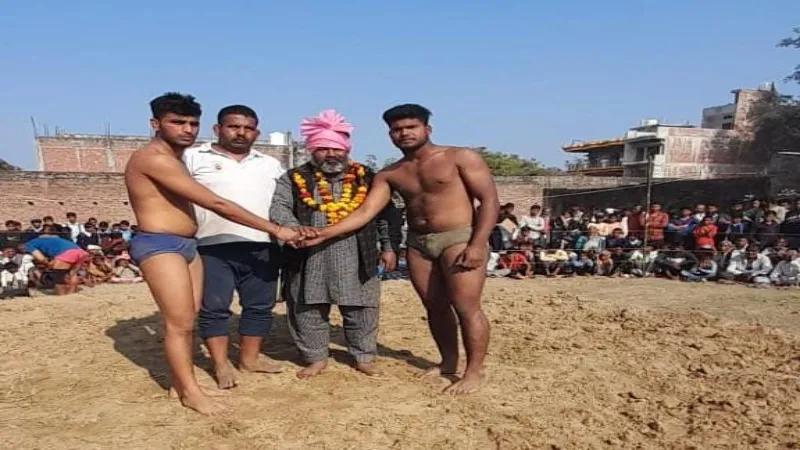 बहराइच : दंगल में हरियाणा के पहलवान सोनी को अंगद ने हराया