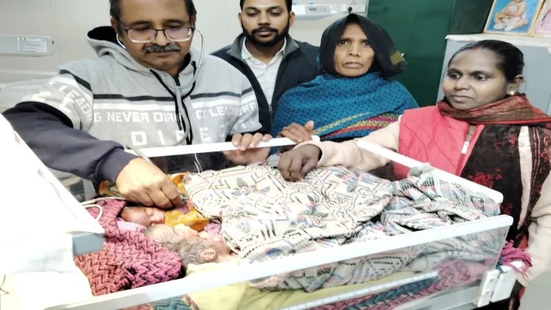 बाराबंकी में महिला ने तीन शिशुओं को दिया जन्म, वजन निकला कम  
