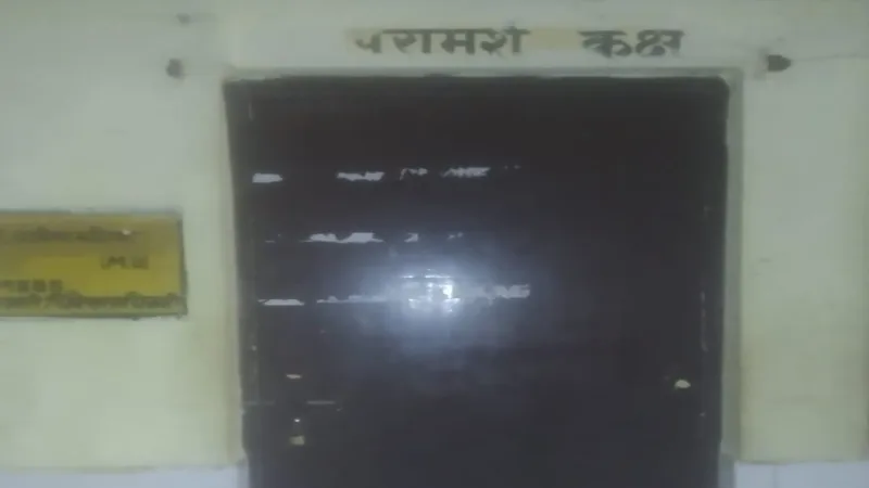 बहराइच : स्वास्थ्य कर्मियों को भी लगने लगी ठंड, देर से खुल रहे अस्पताल