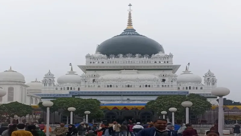 New year 2024 : रामनगरी के जायरीन सूफी संत के दर्शन कर शुरु करते हैं नया साल