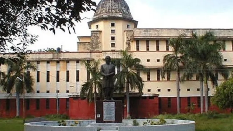 Allahabad university : हॉस्टल के छात्रों में मारपीट, जमकर हुई बमबाजी 