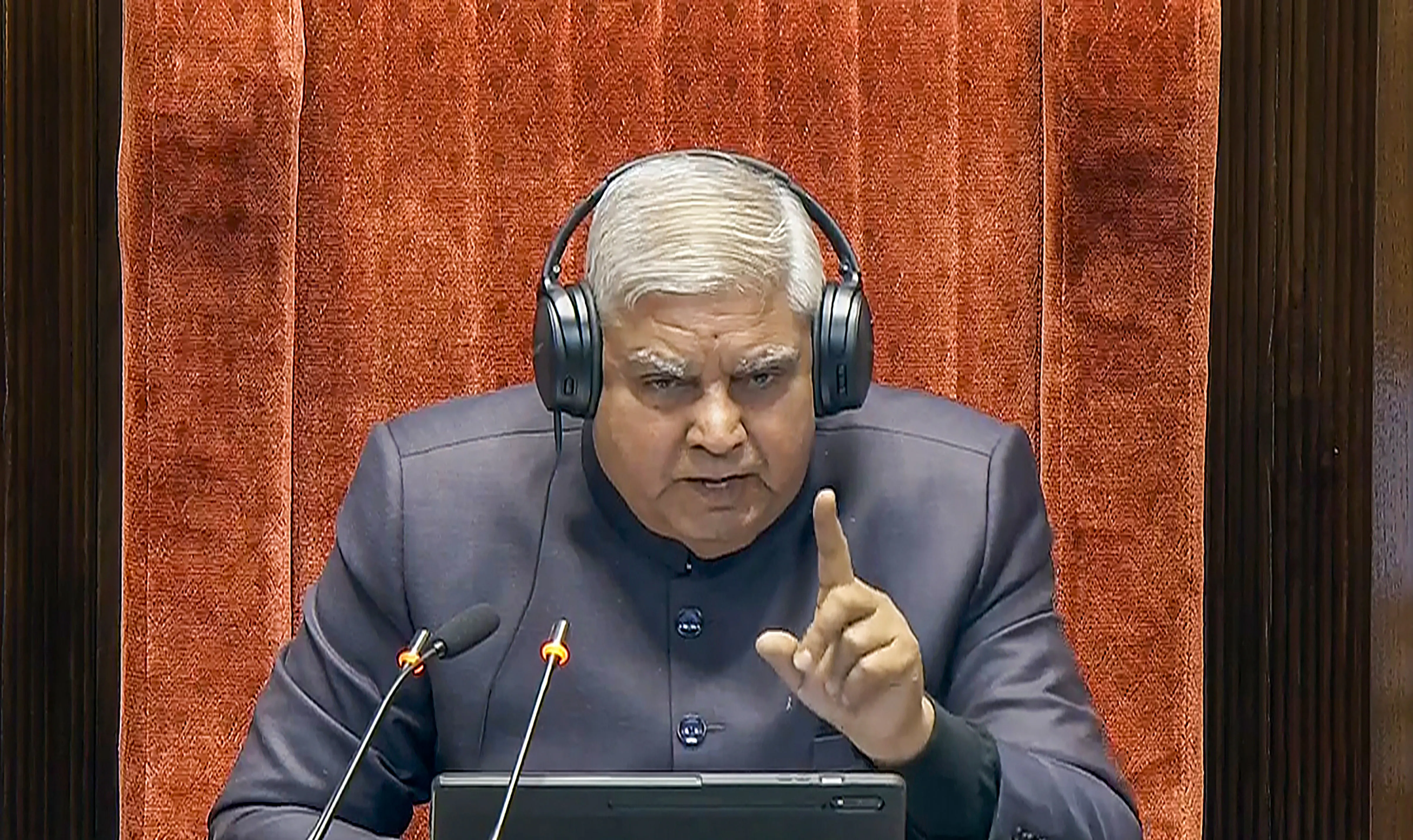 लोकसभा के बाद विपक्ष के 45 सदस्य राज्यसभा से पूरे सत्र के लिए निलंबित, 11 का मामला विशेषाधिकार समिति को