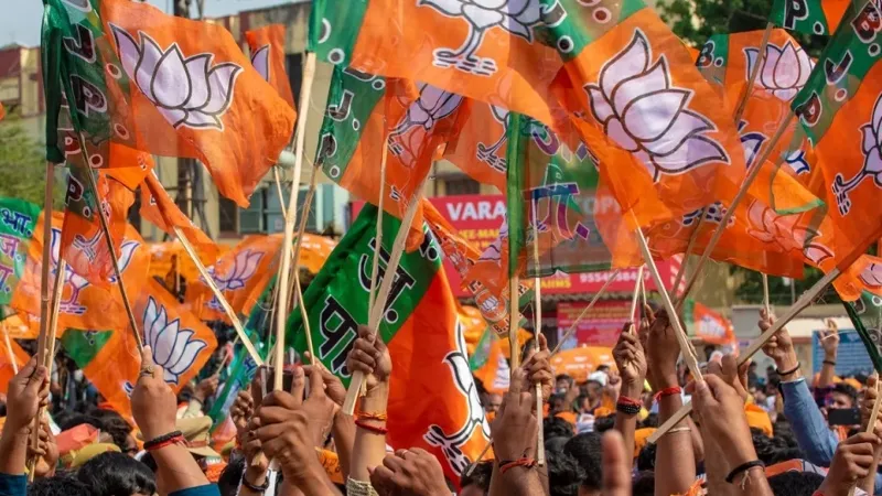 लखनऊ में BJP कार्यकर्ताओं ने किया प्रदर्शन, उपराष्ट्रपति के अपमान पर जताया रोष - Video 