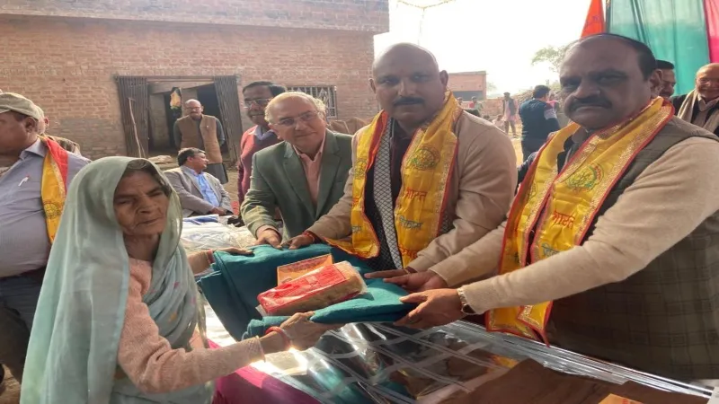 हरदोई सांसद ने BVP के कार्यों को सराहा, जरूरतमंदों को ठंड से बचाने को दिए कंबल