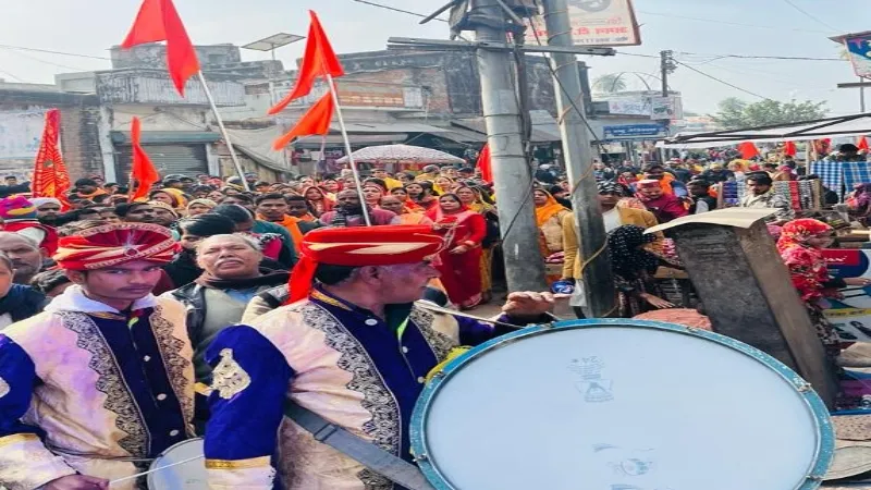 बाराबंकी : अक्षत कलश यात्रा में उमड़ा श्रद्धालुओं का सैलाब