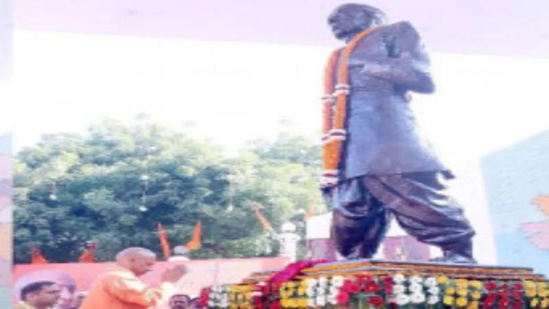 Sardar Patel Death Anniversary : CM योगी ने सरदार पटेल को दी विनम्र श्रद्धांजलि, वाराणसी में किया माल्यार्पण  