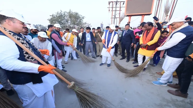 Video - डिप्टी सीएम केशव मौर्य ने किया श्रमदान, बोले - प्रधानमंत्री मोदी के संकल्प को आत्मसात करें लोग 