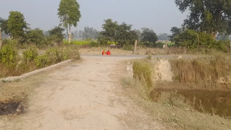 बाराबंकी : नहर पुलिया की टूटी सुरक्षा दीवार, बड़े हादसे को दे रही दावत