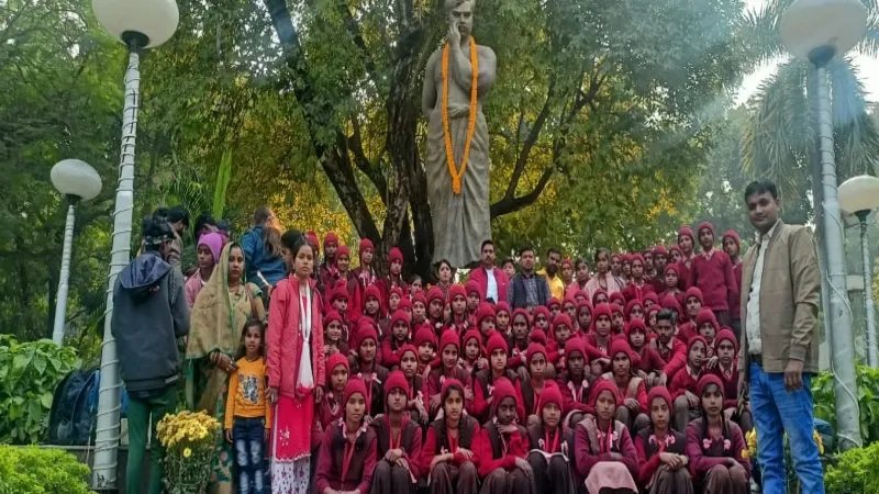 गोंडा : शैक्षिक भ्रमण कर बच्चों ने जाना प्रयागराज व अयोध्या का इतिहास 