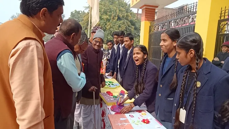 बाराबंकी : विज्ञान प्रदर्शनी के जरिए मनाई रामानुजन की जयंती, छात्र-छात्राओं ने 300 मॉडलों का किया प्रदर्शन